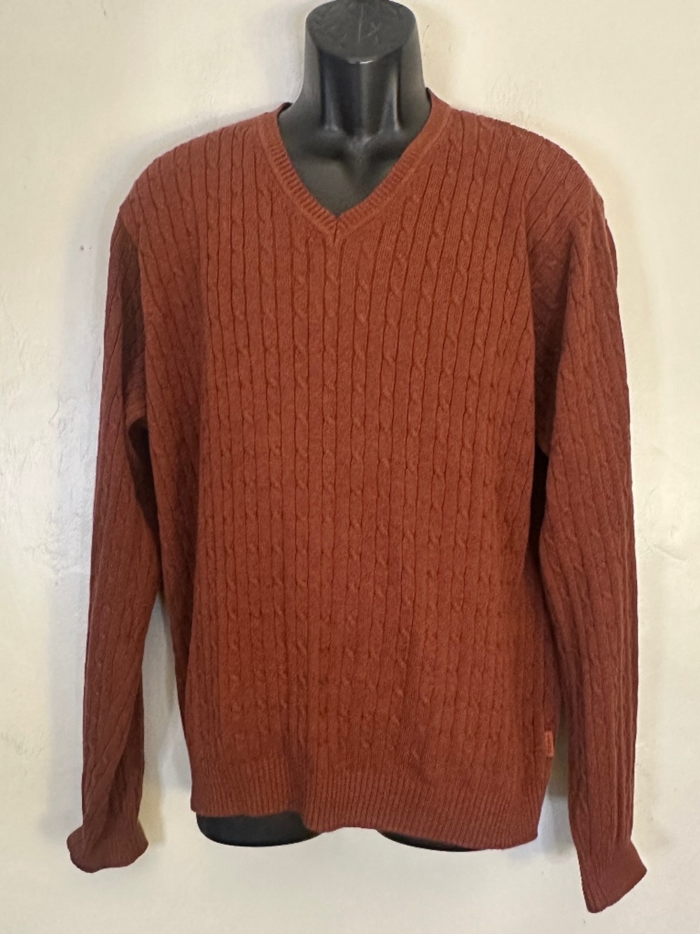 Izod Cableknit V Neck Sweter Large Gently worn 100% cotton 24" armpit to armpit